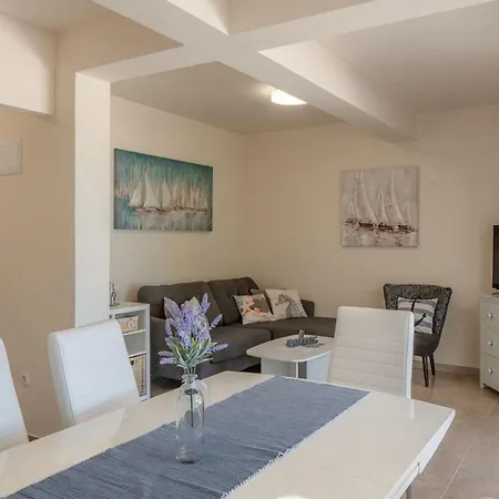 Sum Mora 4 By Interhome Vir